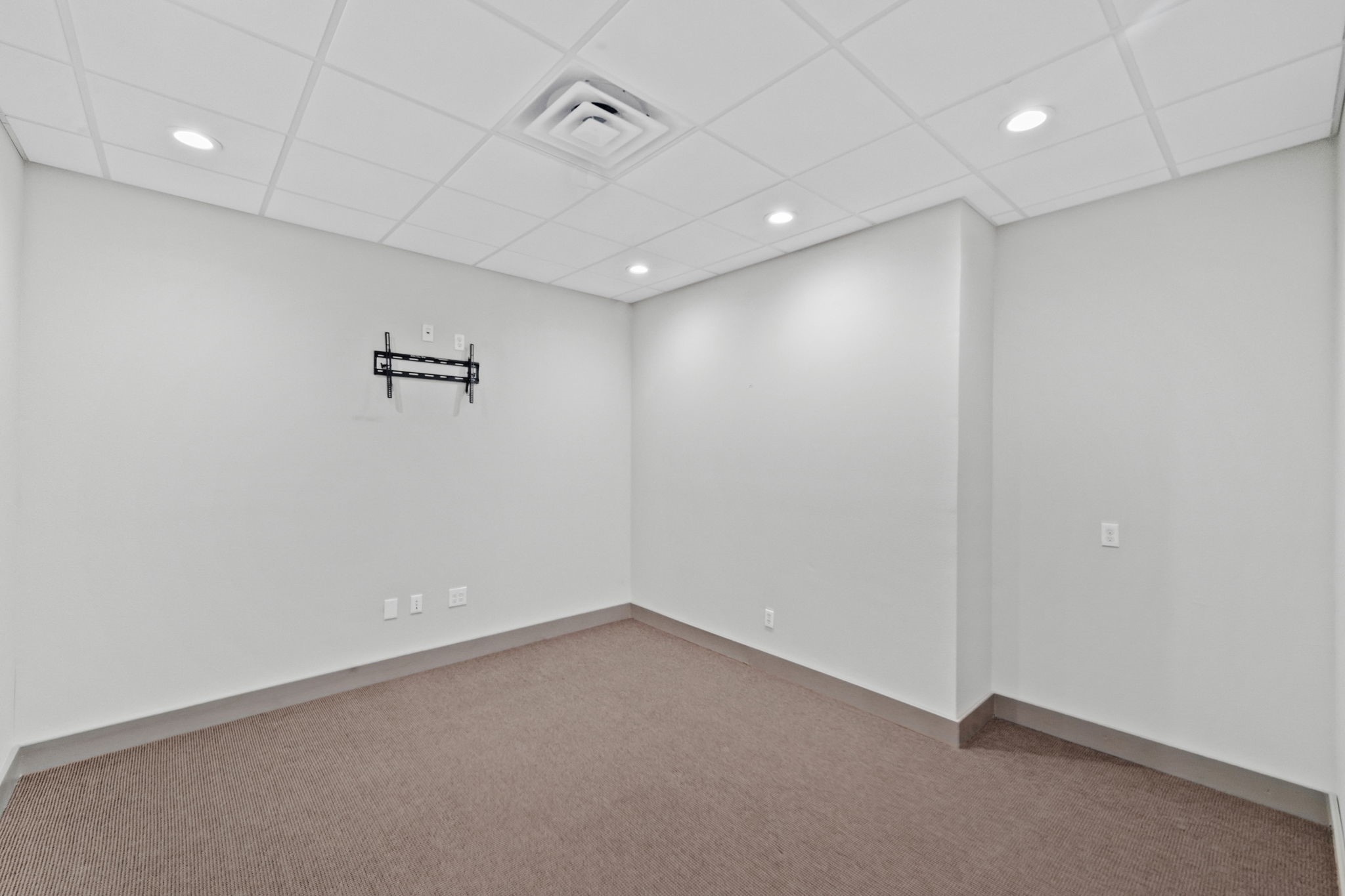 10 N Caddo Street Cleburne TX 76031