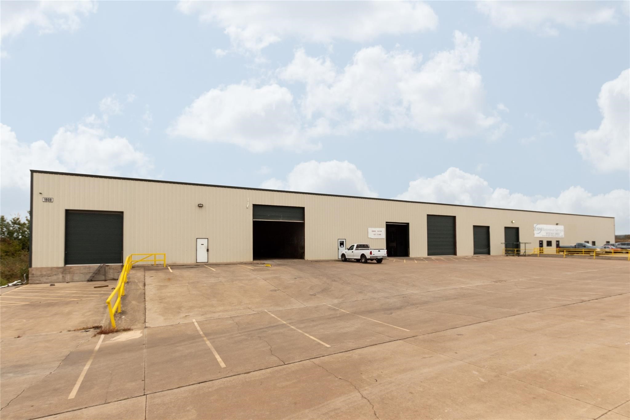 1748 N Main Cleburne TX 76033