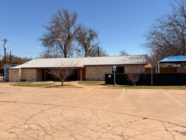 515 W Bridge Street Granbury TX 76048
