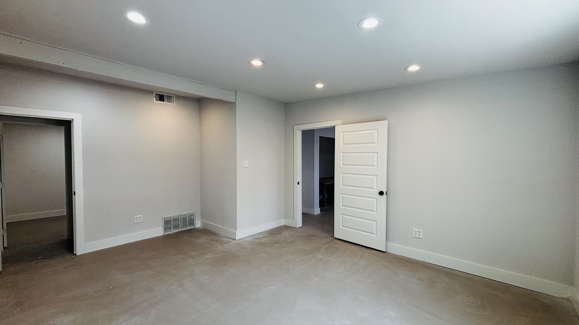 2726 W Mockingbird Lane Dallas TX 75235