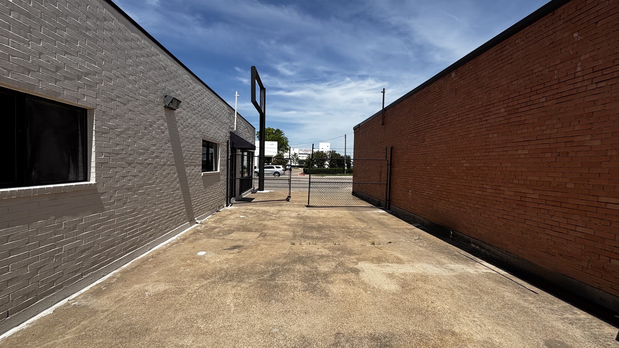 2726 W Mockingbird Lane Dallas TX 75235