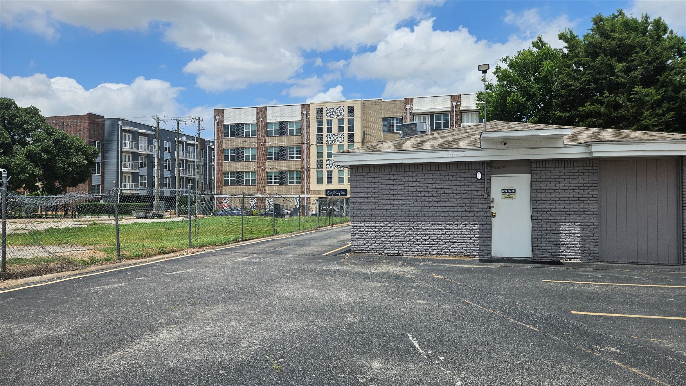 220 W 10th Street Dallas TX 75208