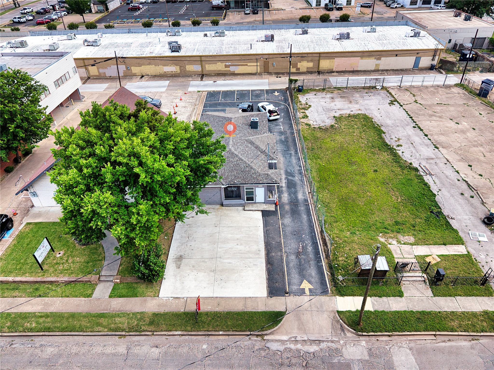 220 W 10th Street Dallas TX 75208
