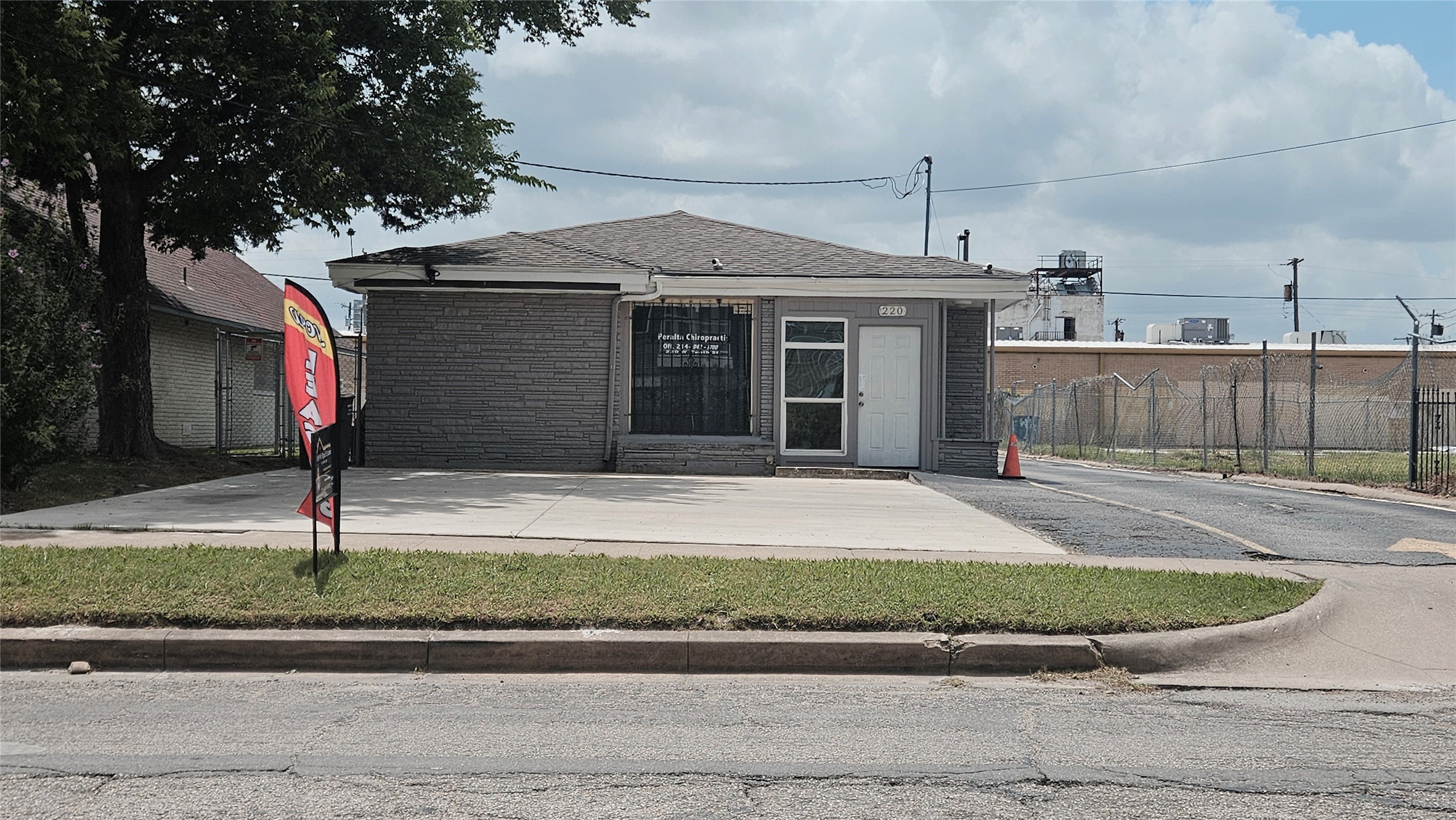 220 W 10th Street Dallas TX 75208