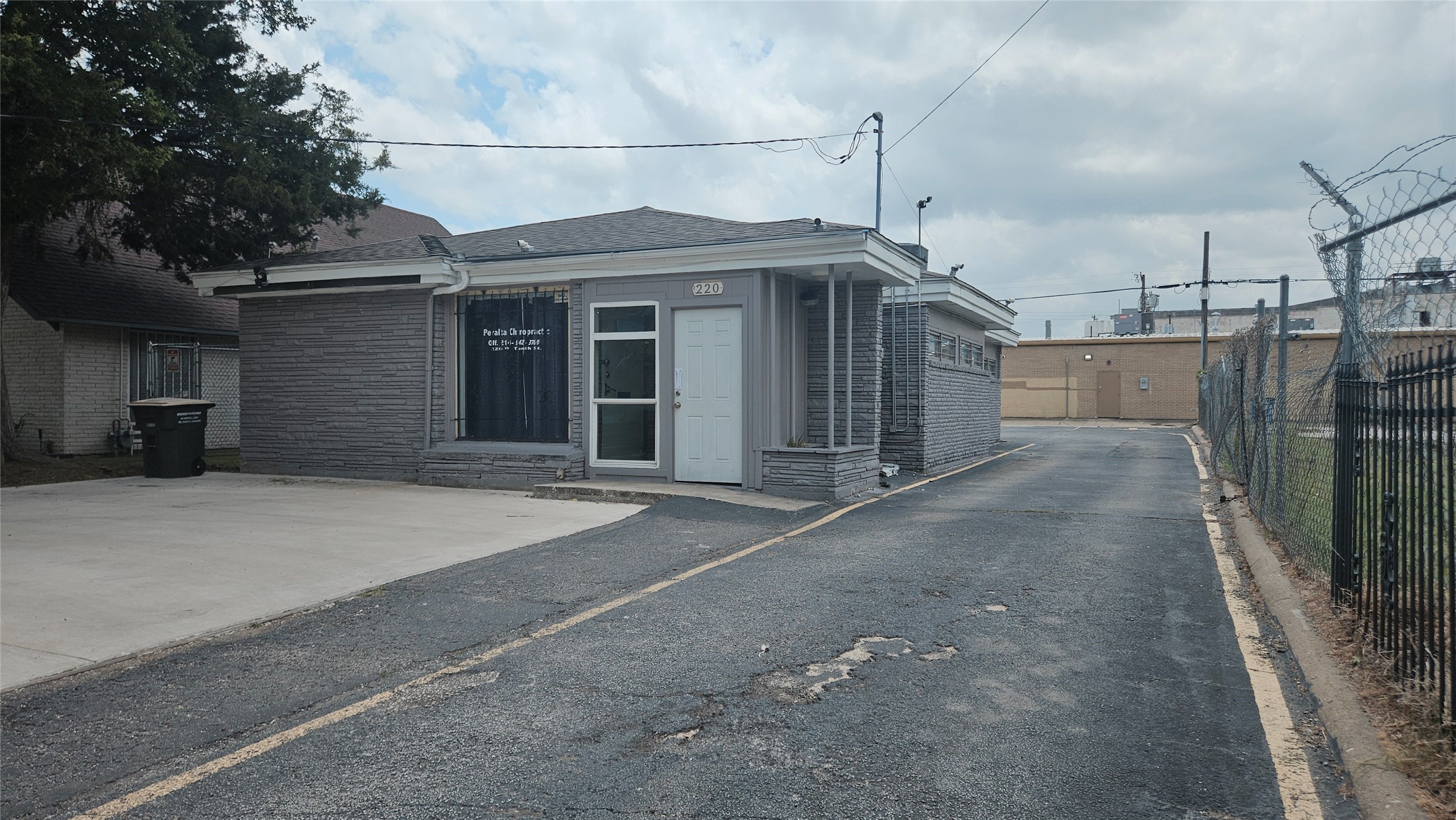 220 W 10th Street Dallas TX 75208