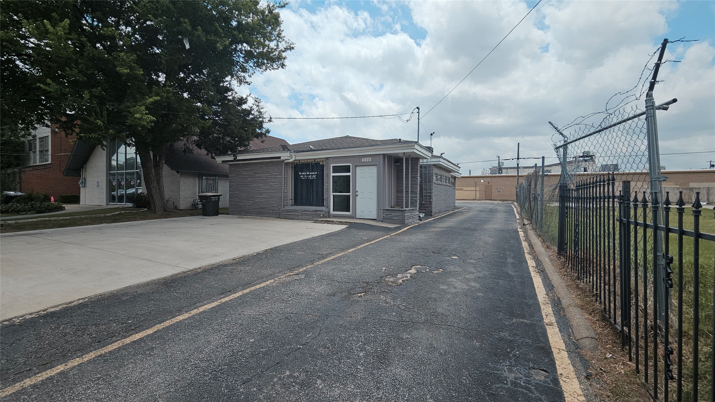 220 W 10th Street Dallas TX 75208