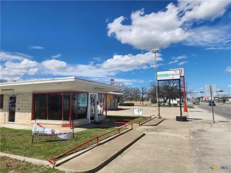 1004 S Key Avenue Lampasas TX 76550