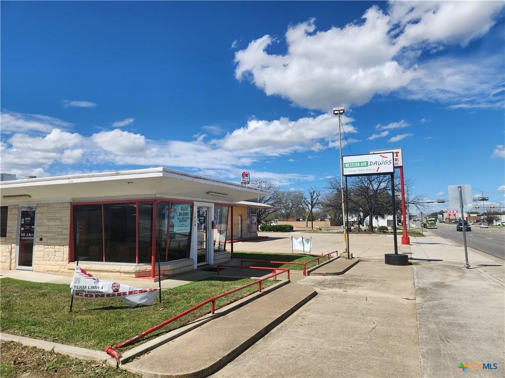 1004 S Key Avenue Lampasas TX 76550