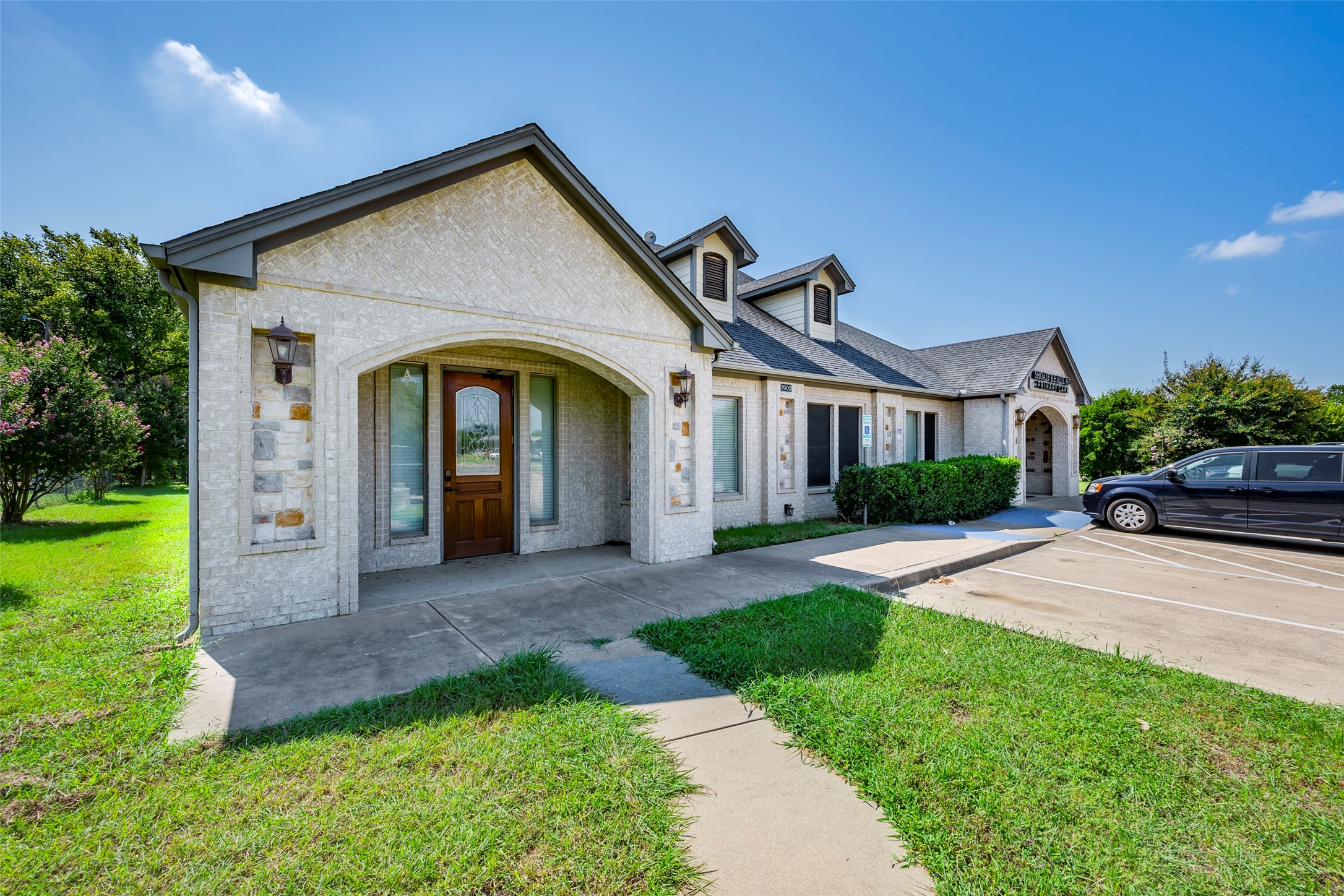 1900 E Henderson Street Cleburne TX 76031