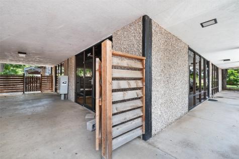 305 W Pearl Street Granbury TX 76048