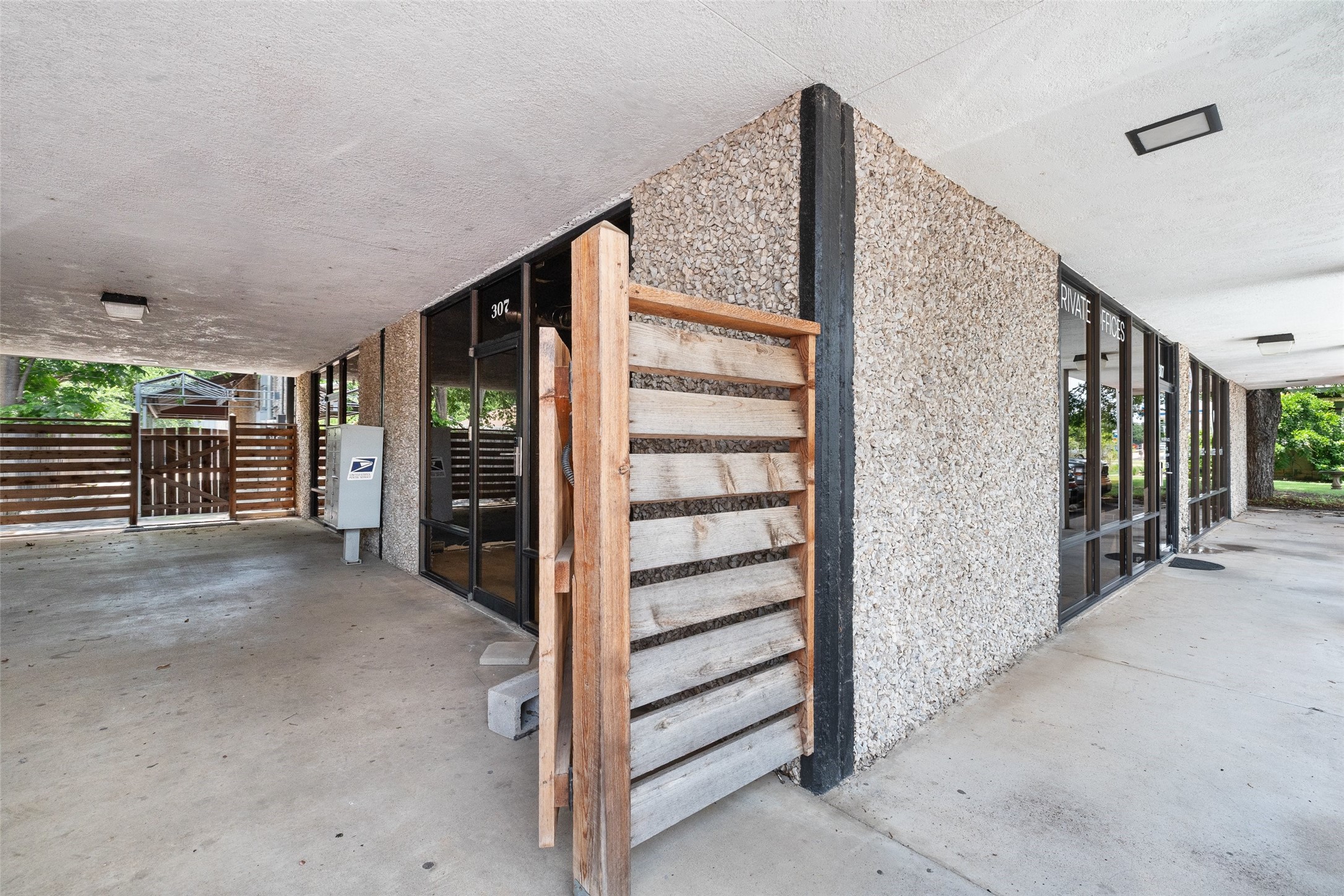 305 W Pearl Street Granbury TX 76048