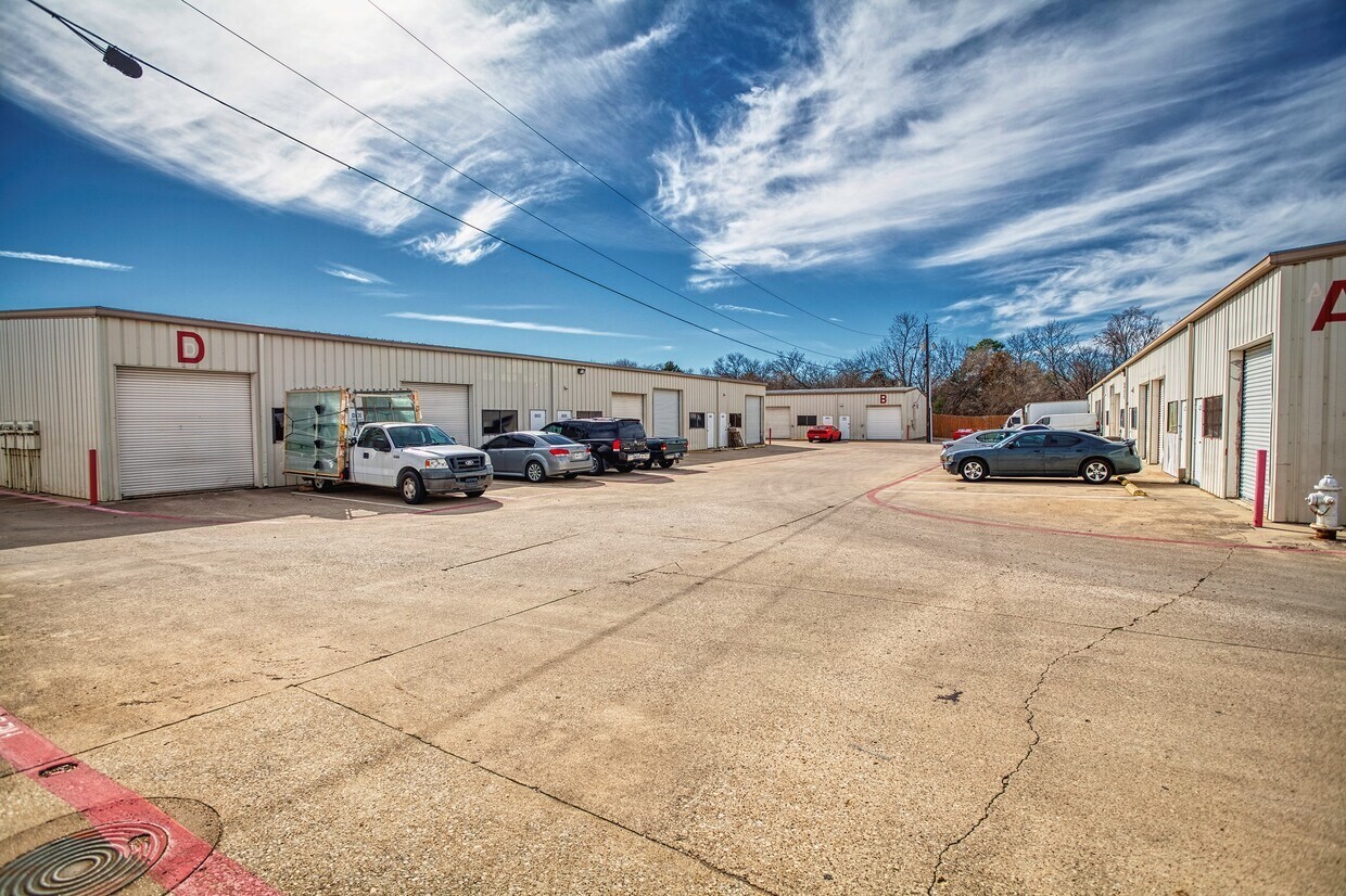817 S Mill Street Lewisville TX 75057