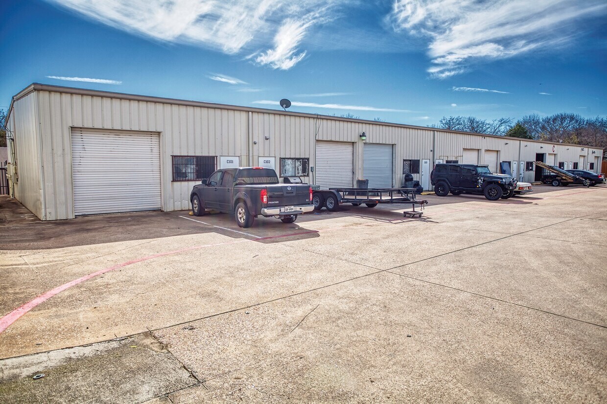 817 S Mill Street Lewisville TX 75057
