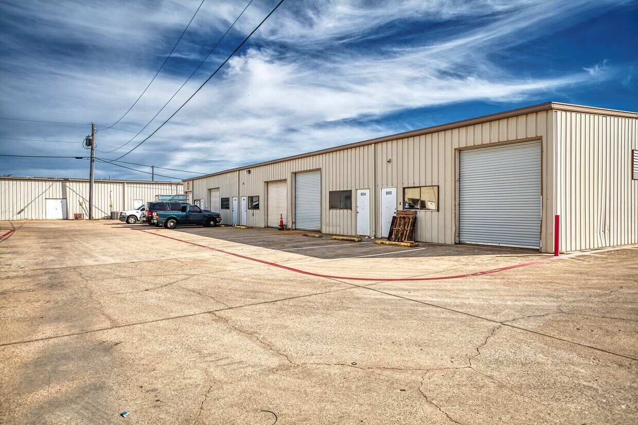 817 S Mill Street Lewisville TX 75057