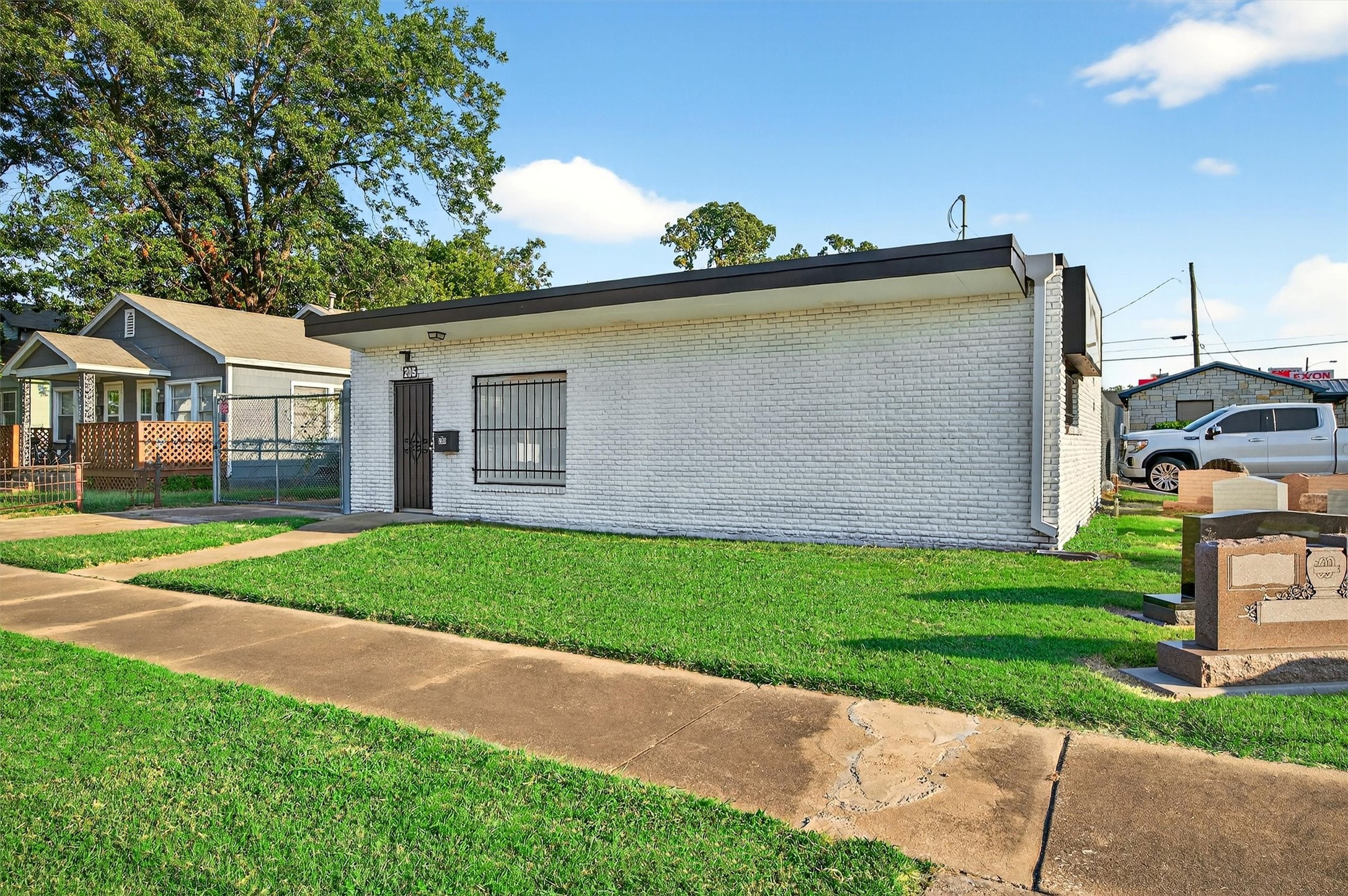 205 W Gandy Street Denison TX 75020