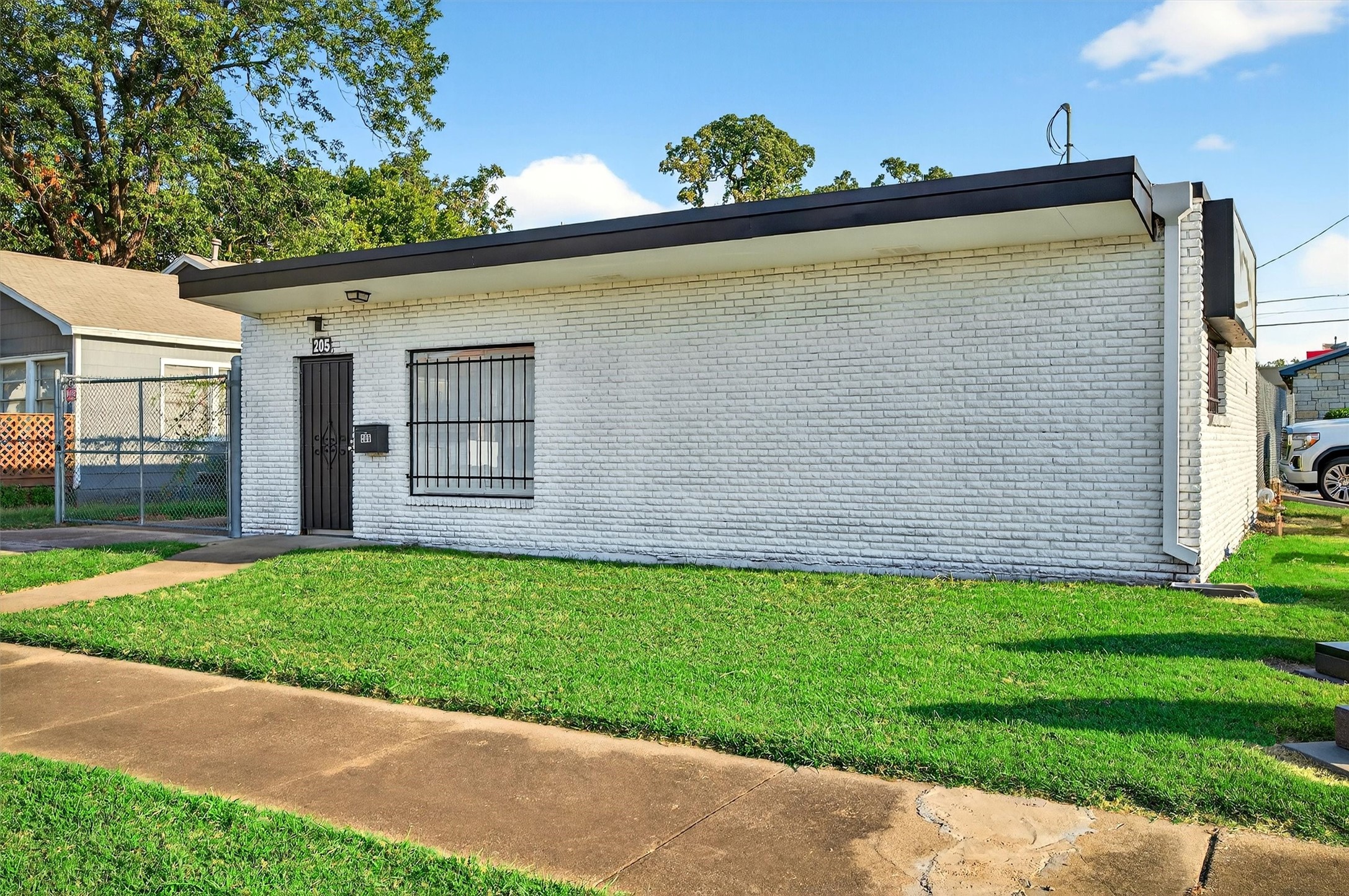 205 W Gandy Street Denison TX 75020
