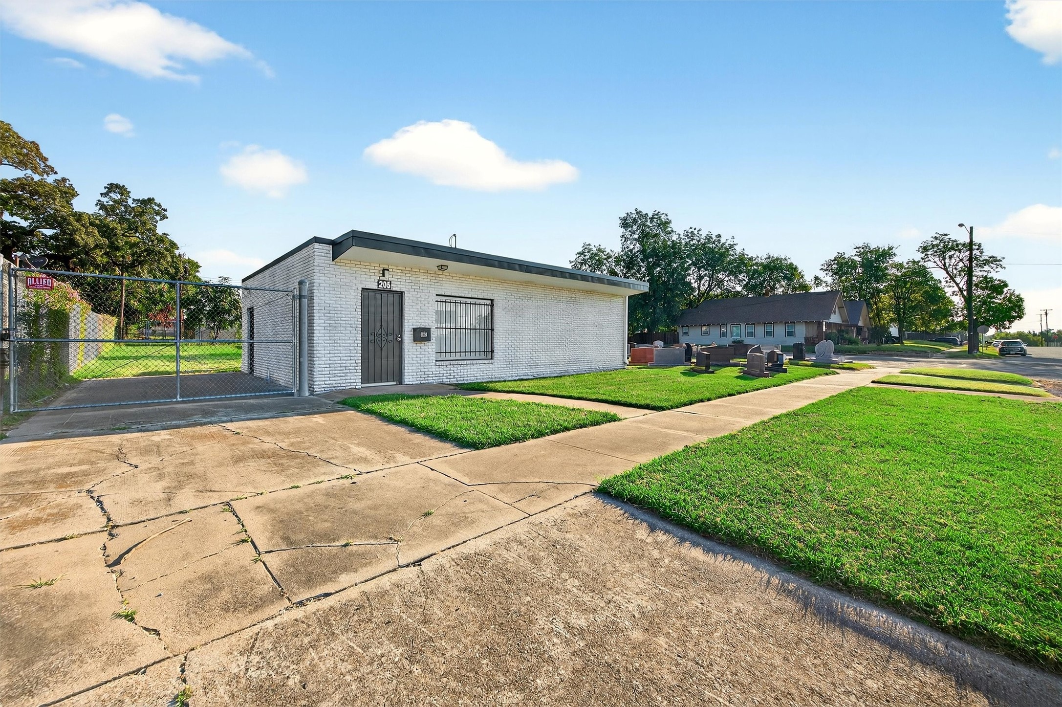 205 W Gandy Street Denison TX 75020