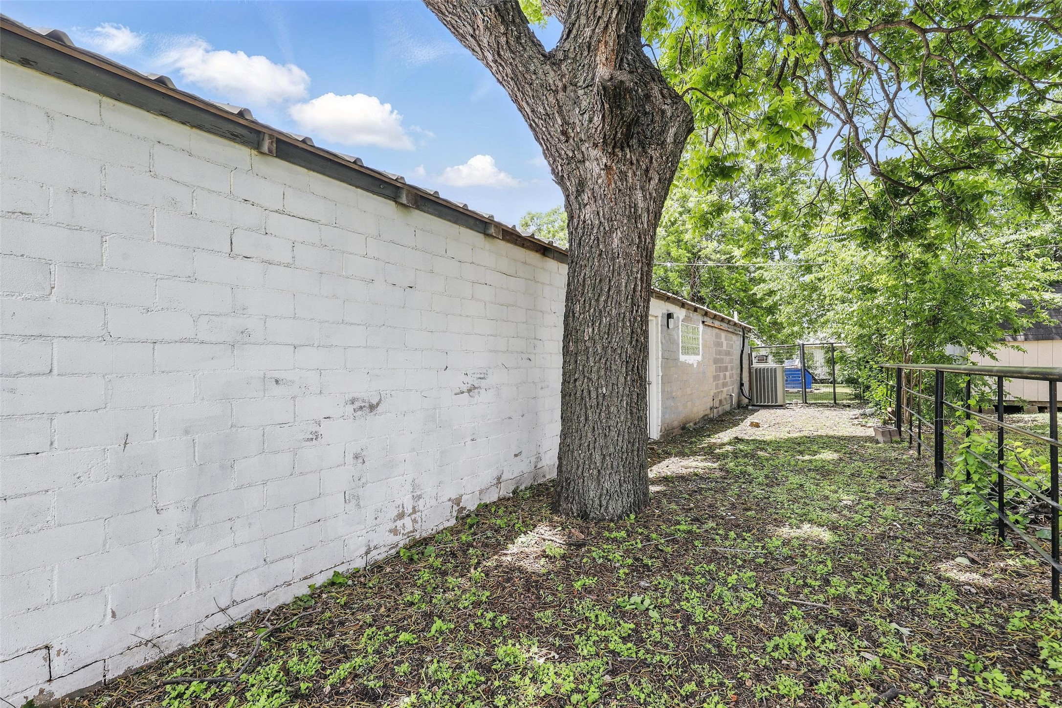 129 N Magnolia Street Crowley TX 76036