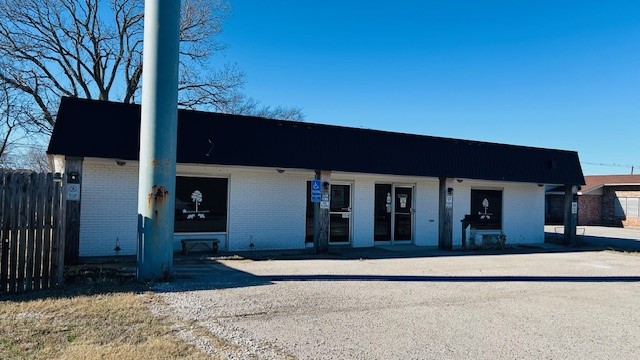 102 S Collins Howe TX 75459