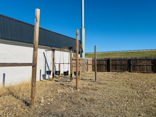102 S Collins Howe TX 75459