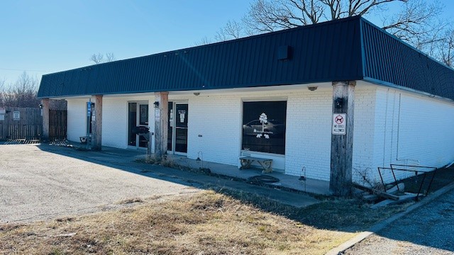 102 S Collins Howe TX 75459