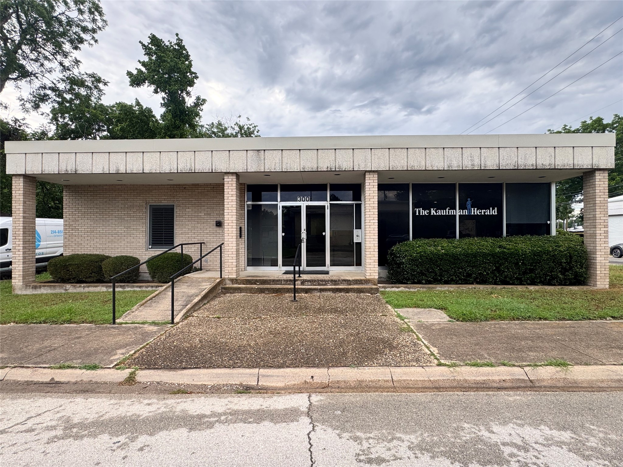300 N Washington Street Kaufman TX 75142