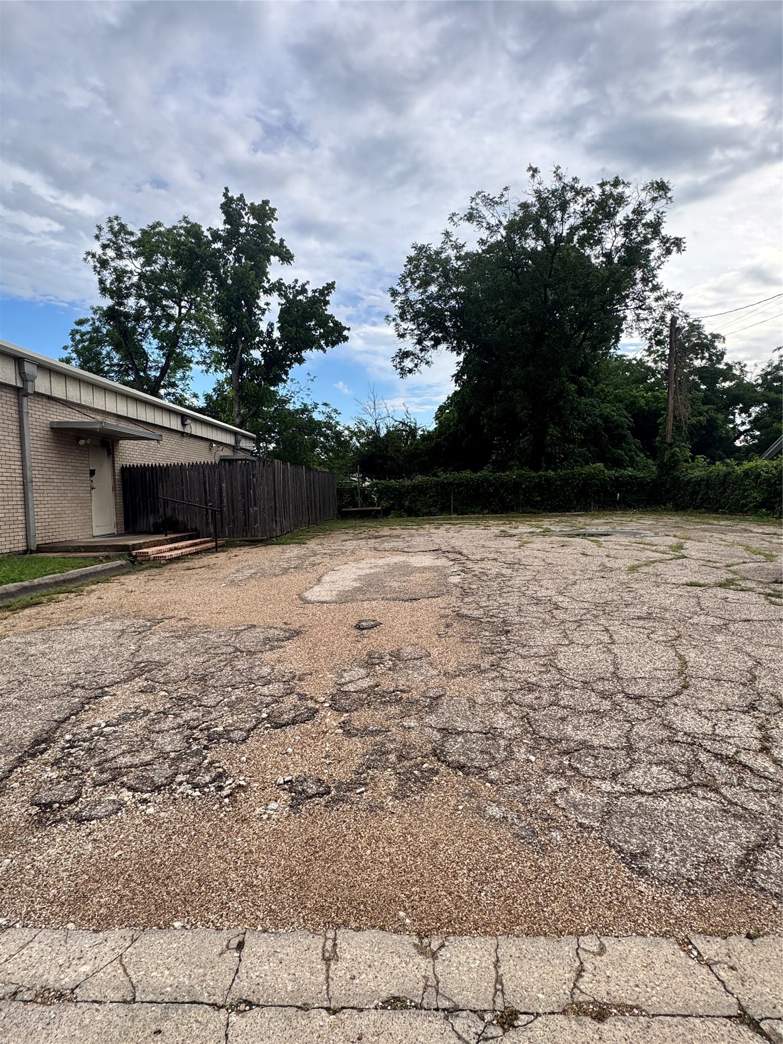 300 N Washington Street Kaufman TX 75142