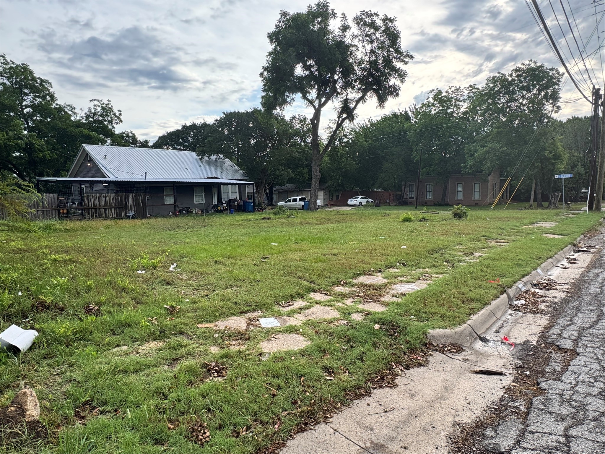 300 N Washington Street Kaufman TX 75142