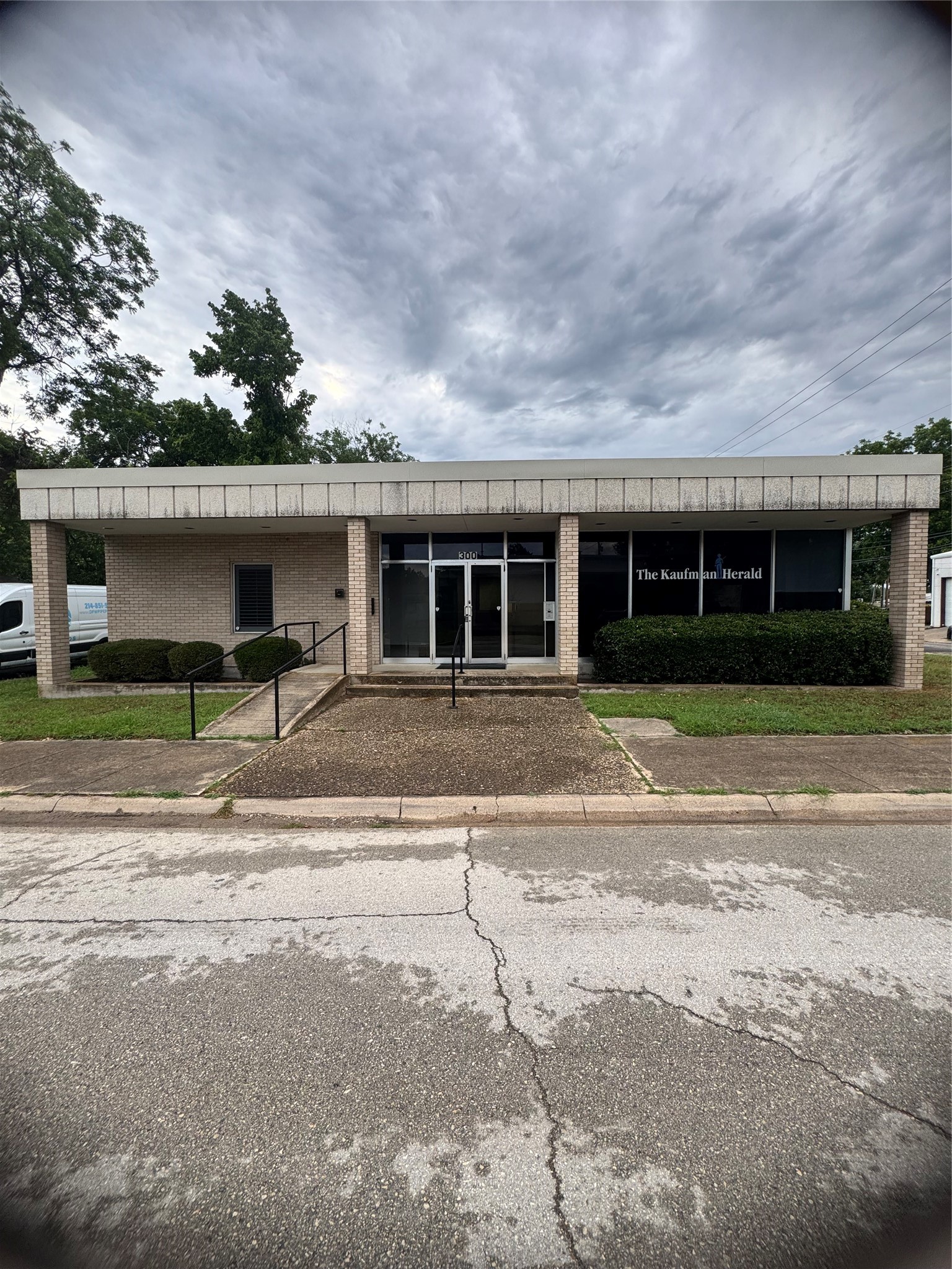 300 N Washington Street Kaufman TX 75142