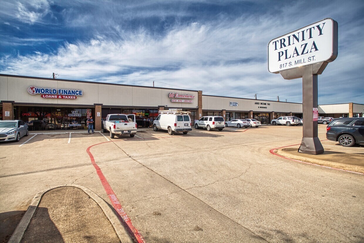 817 S Mill Street Lewisville TX 75057