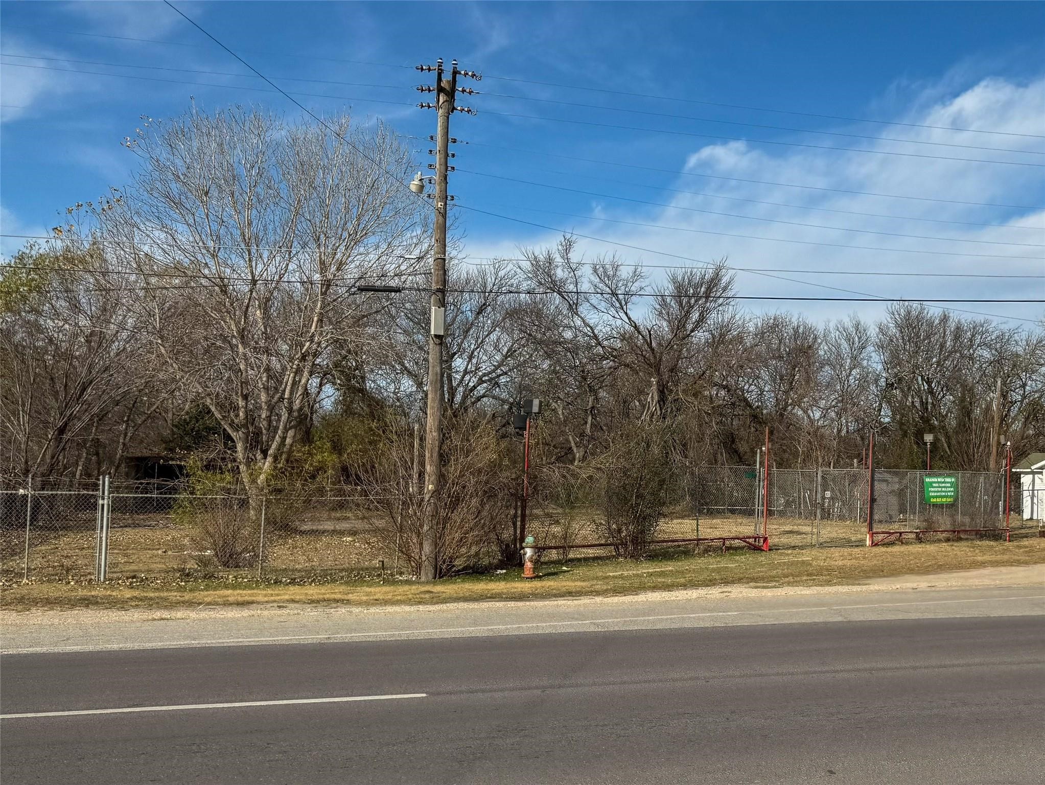 1709 N Main Street Cleburne TX 76033