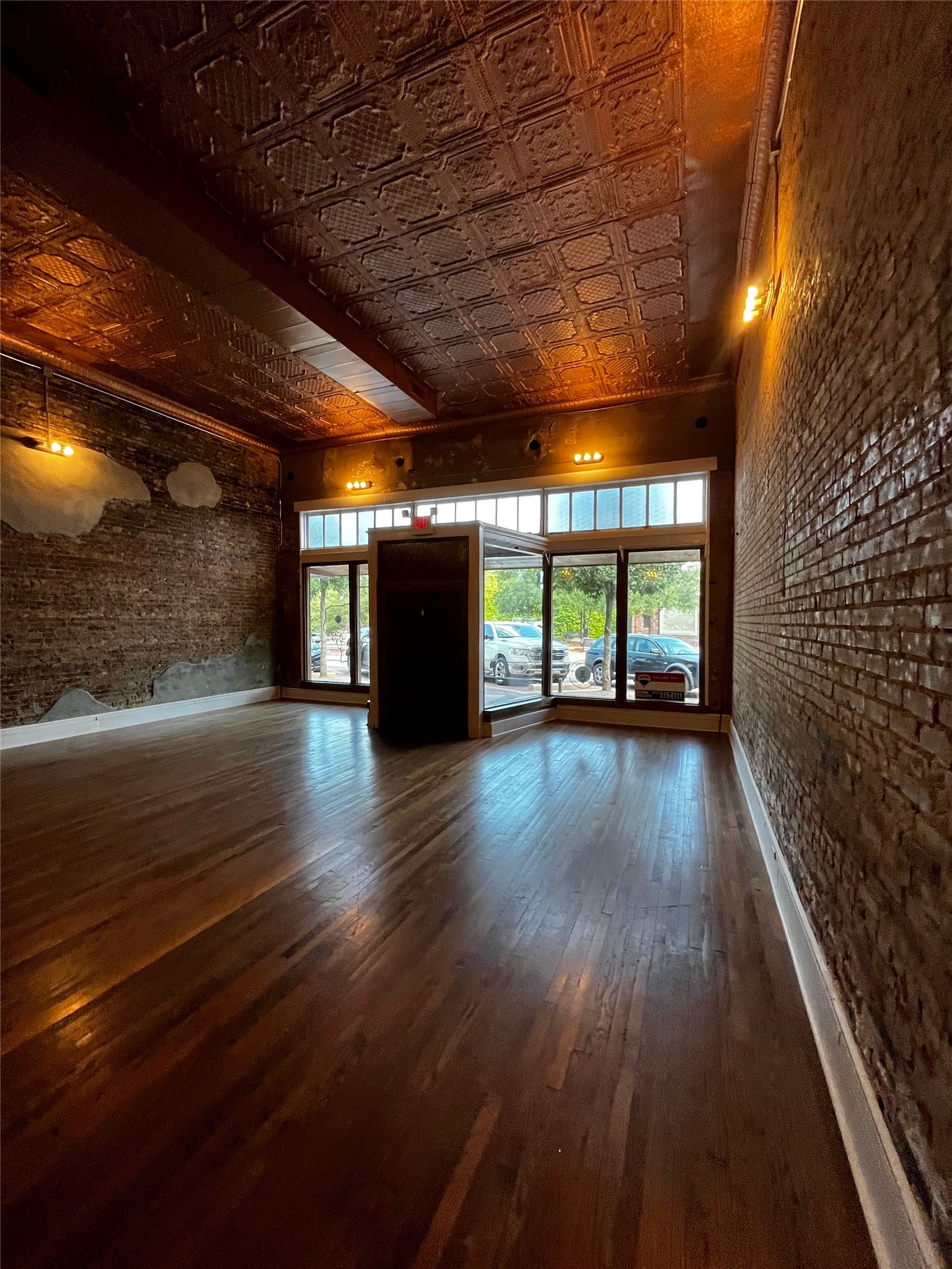 204 W Knox Street Ennis TX 75119
