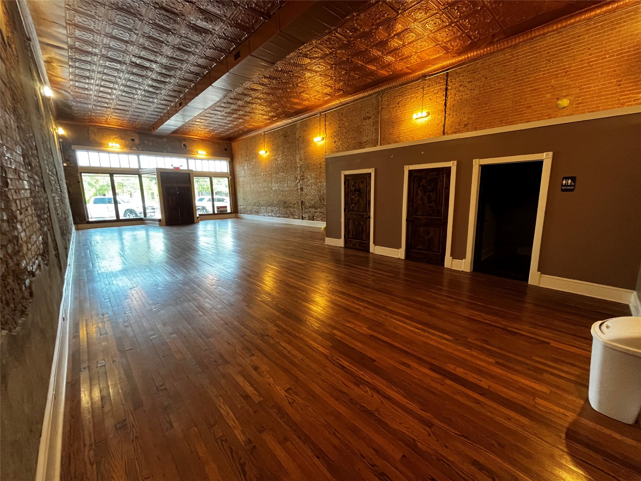 204 W Knox Street Ennis TX 75119
