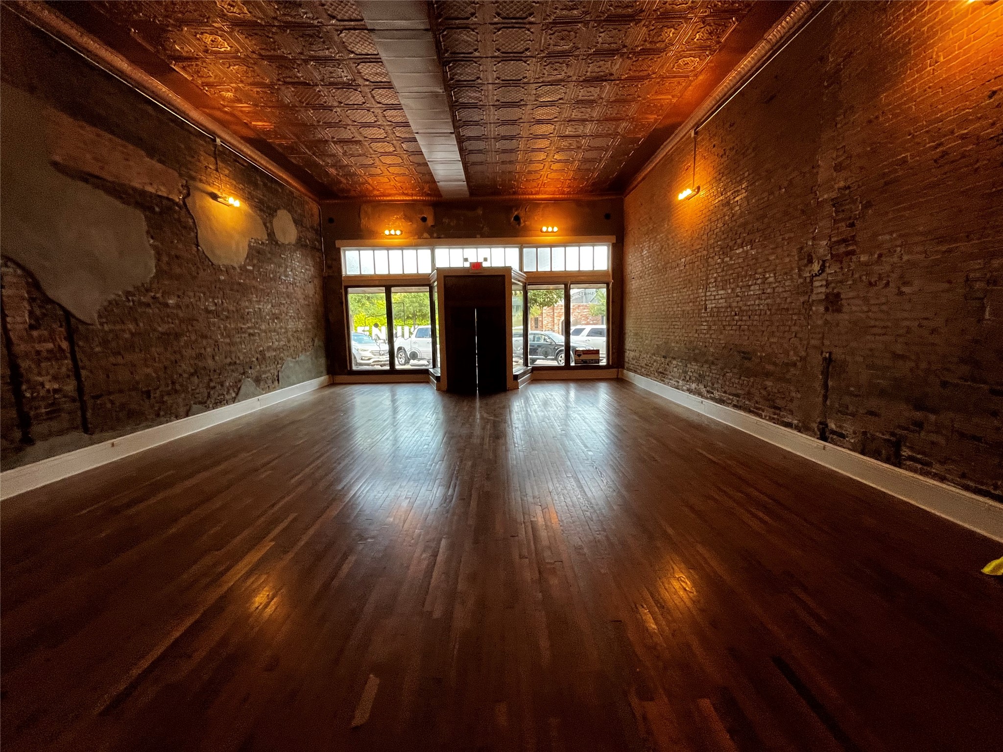204 W Knox Street Ennis TX 75119