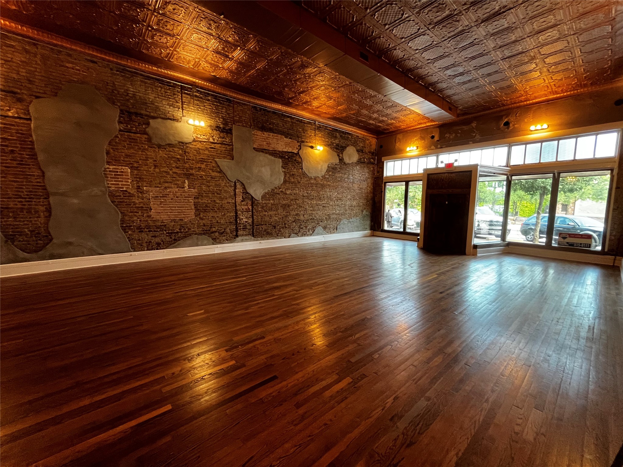 204 W Knox Street Ennis TX 75119