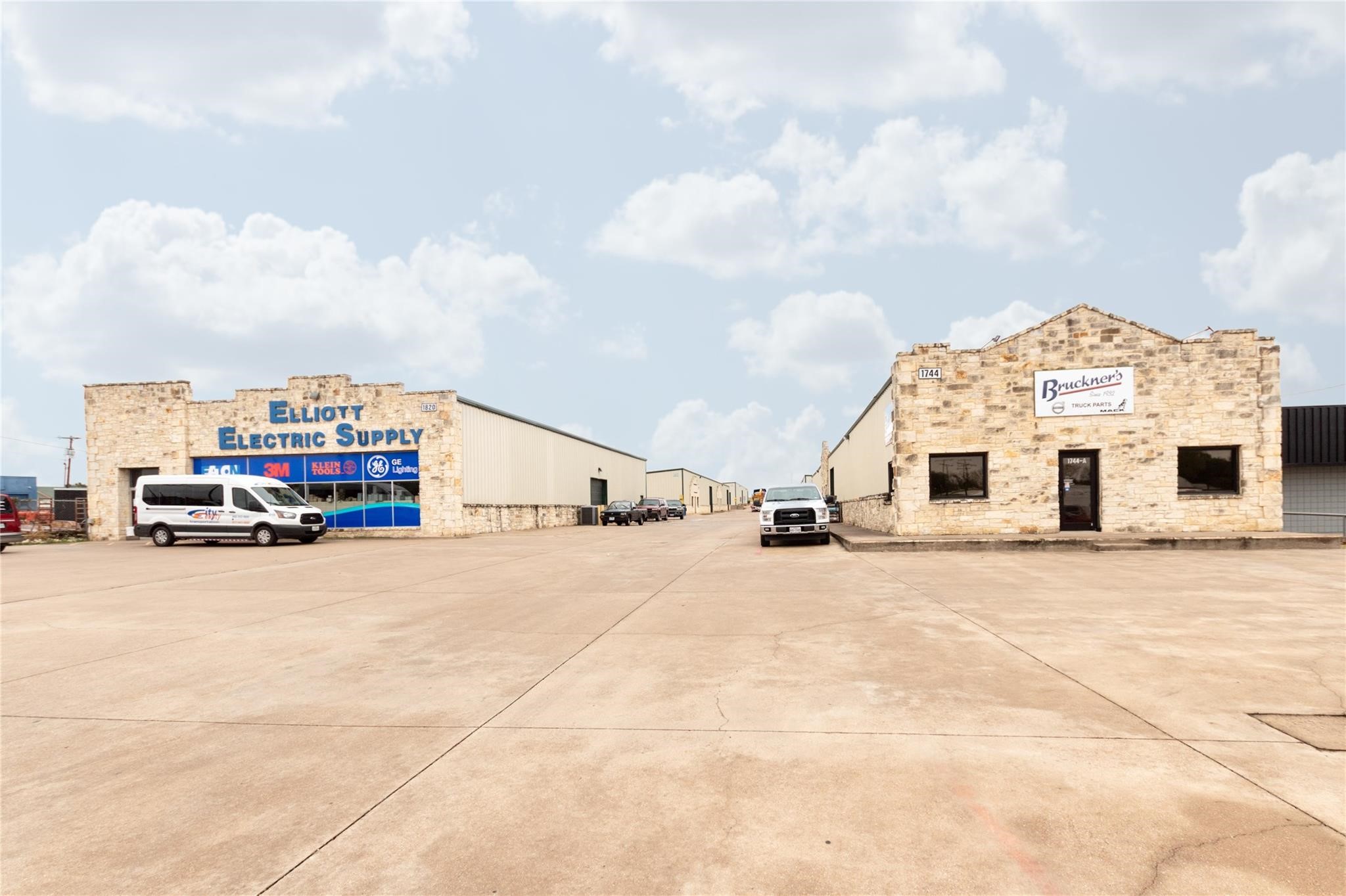 1812 N Main Cleburne TX 76033