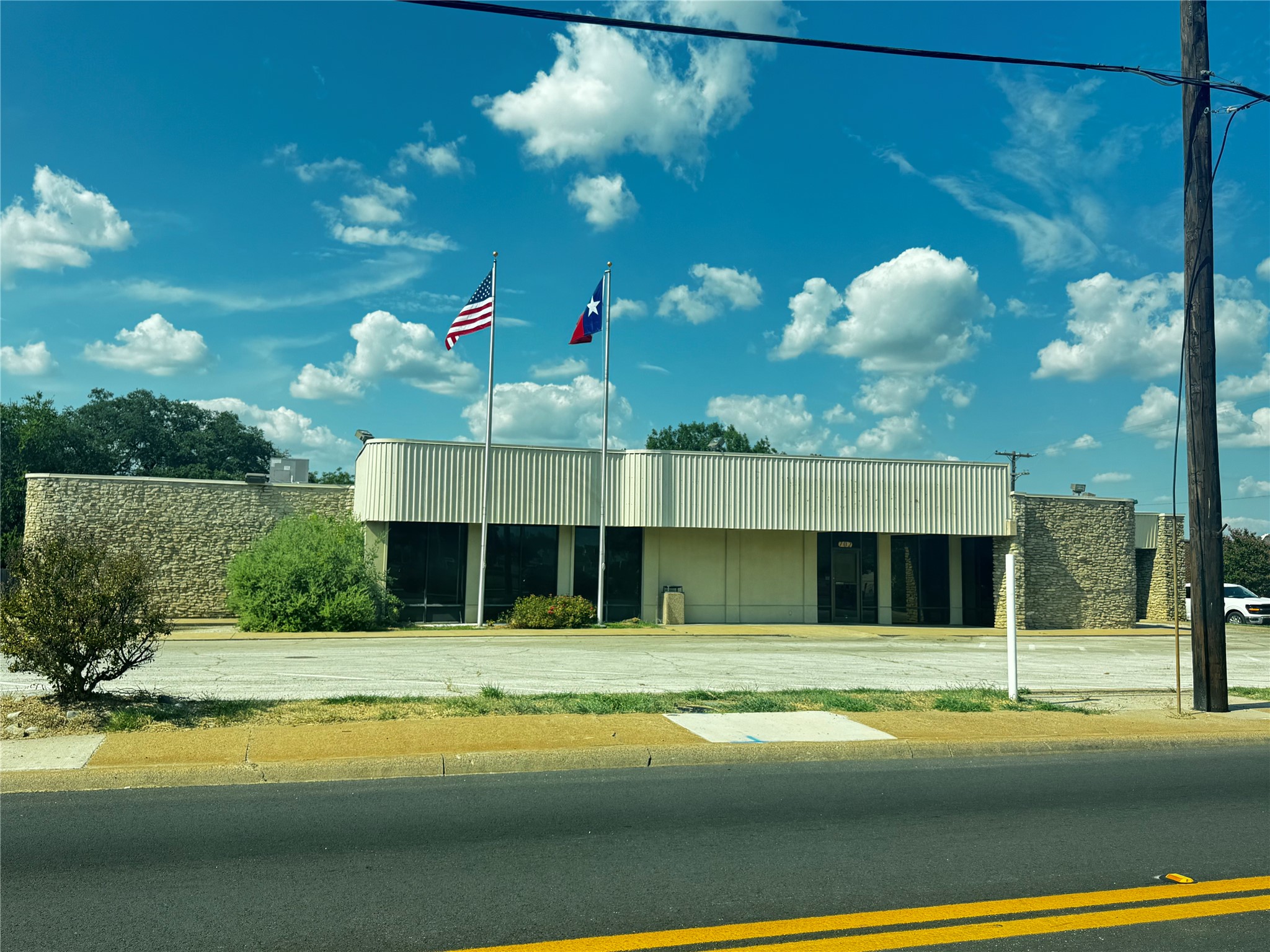 702 W Pearl Street Granbury TX 76048