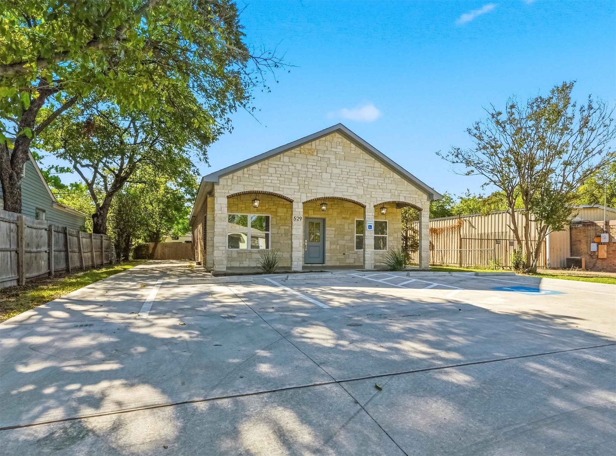 529 Austin Street Grand Prairie TX 75051