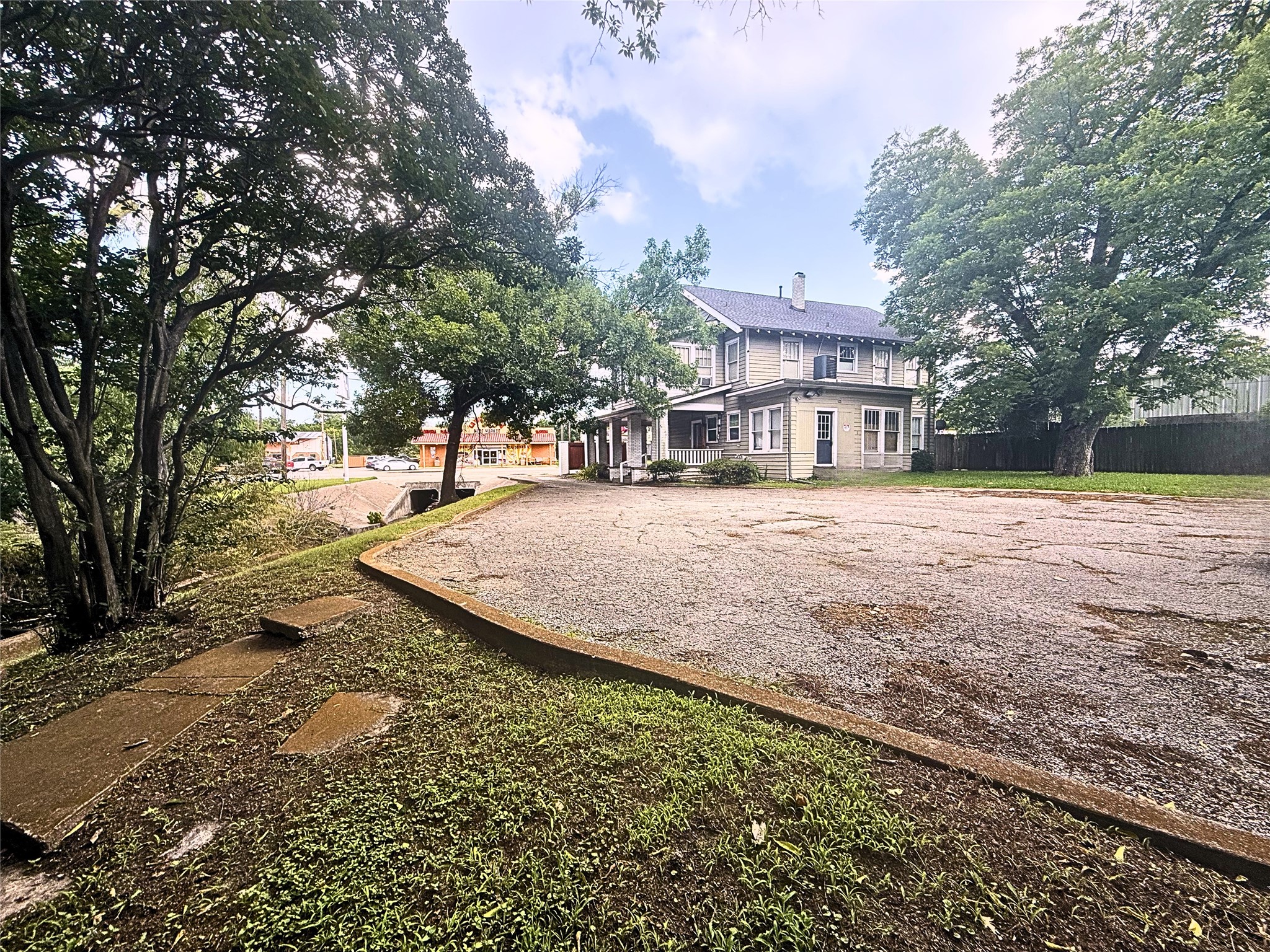 806 W 7th Avenue Corsicana TX 75110
