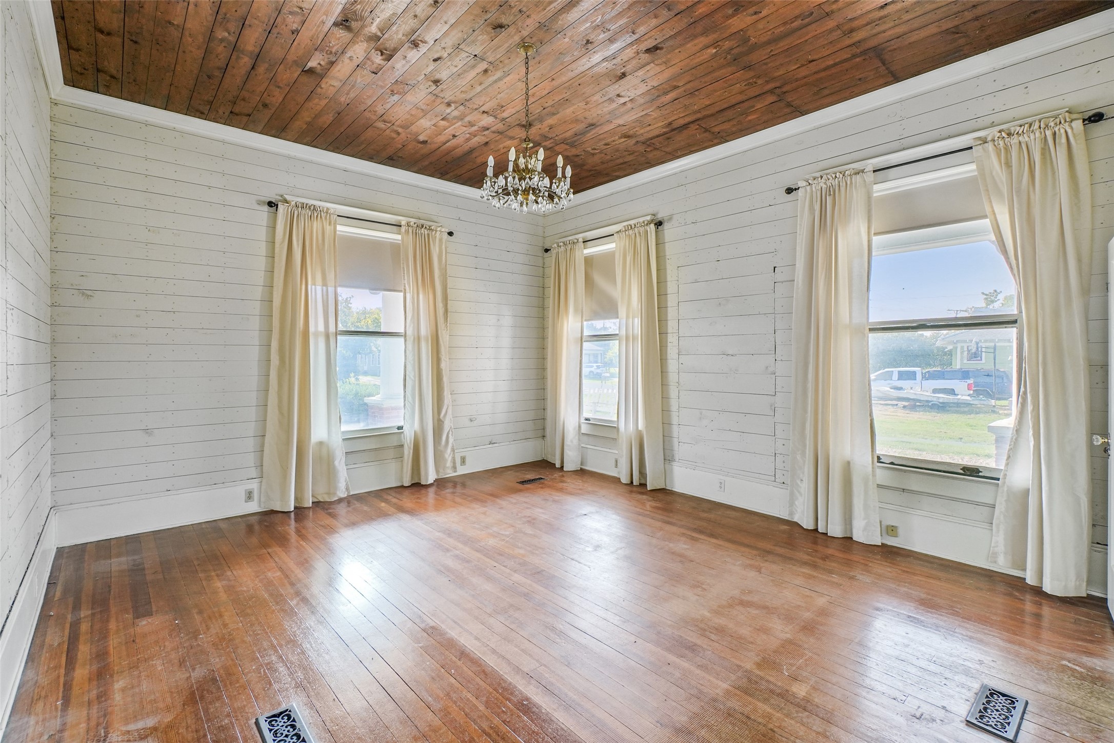 103 S Baker Street Ferris TX 75125