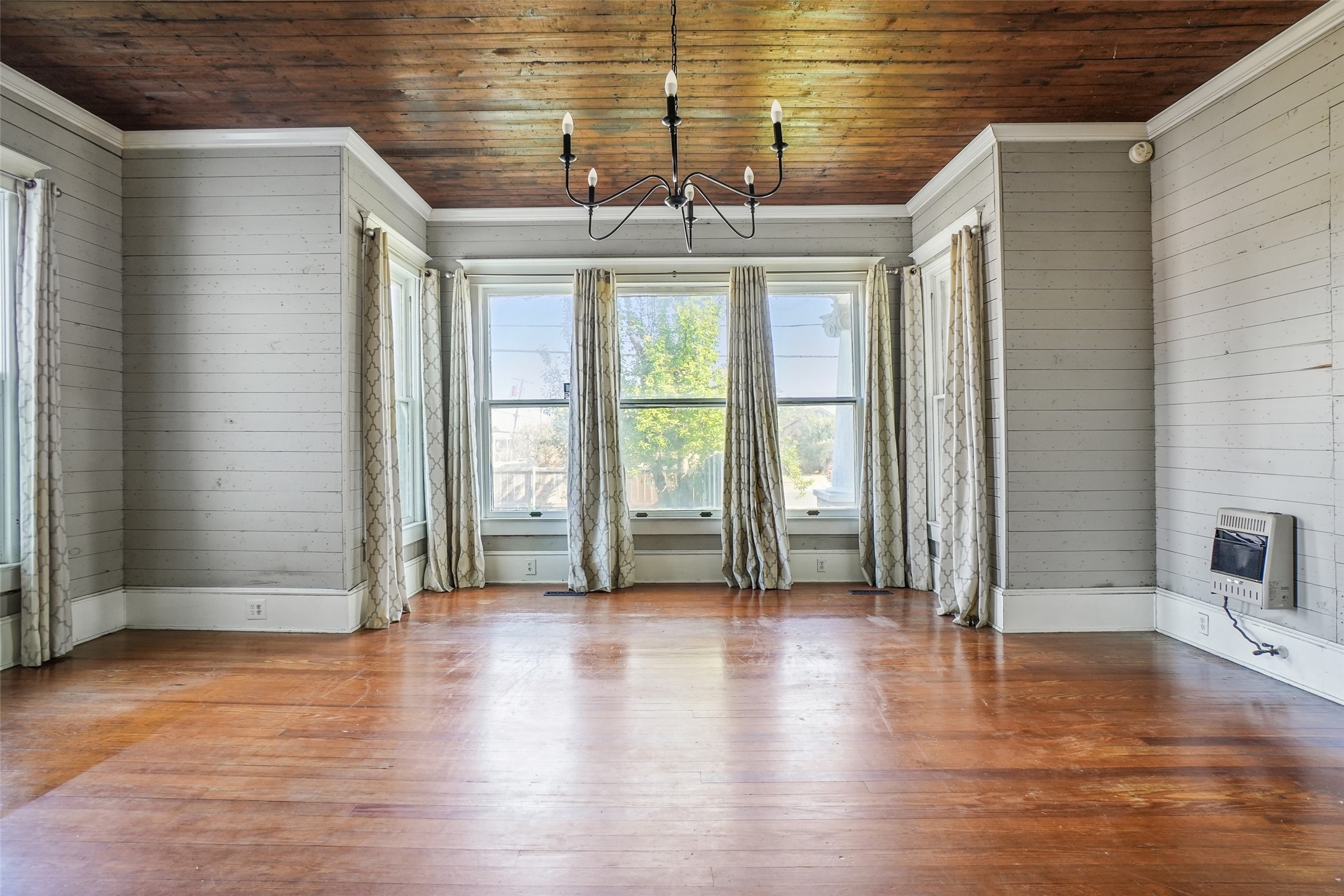 103 S Baker Street Ferris TX 75125