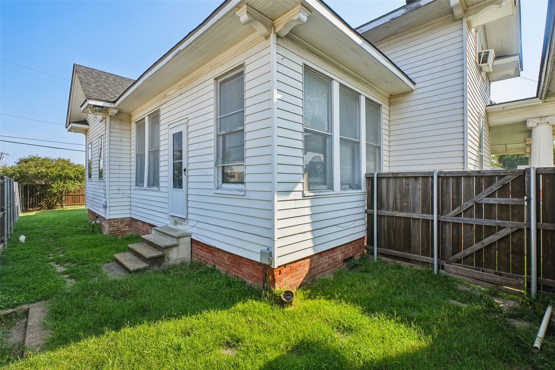 103 S Baker Street Ferris TX 75125