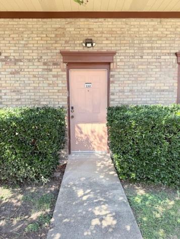 350 Oaks Trail Garland TX 75043