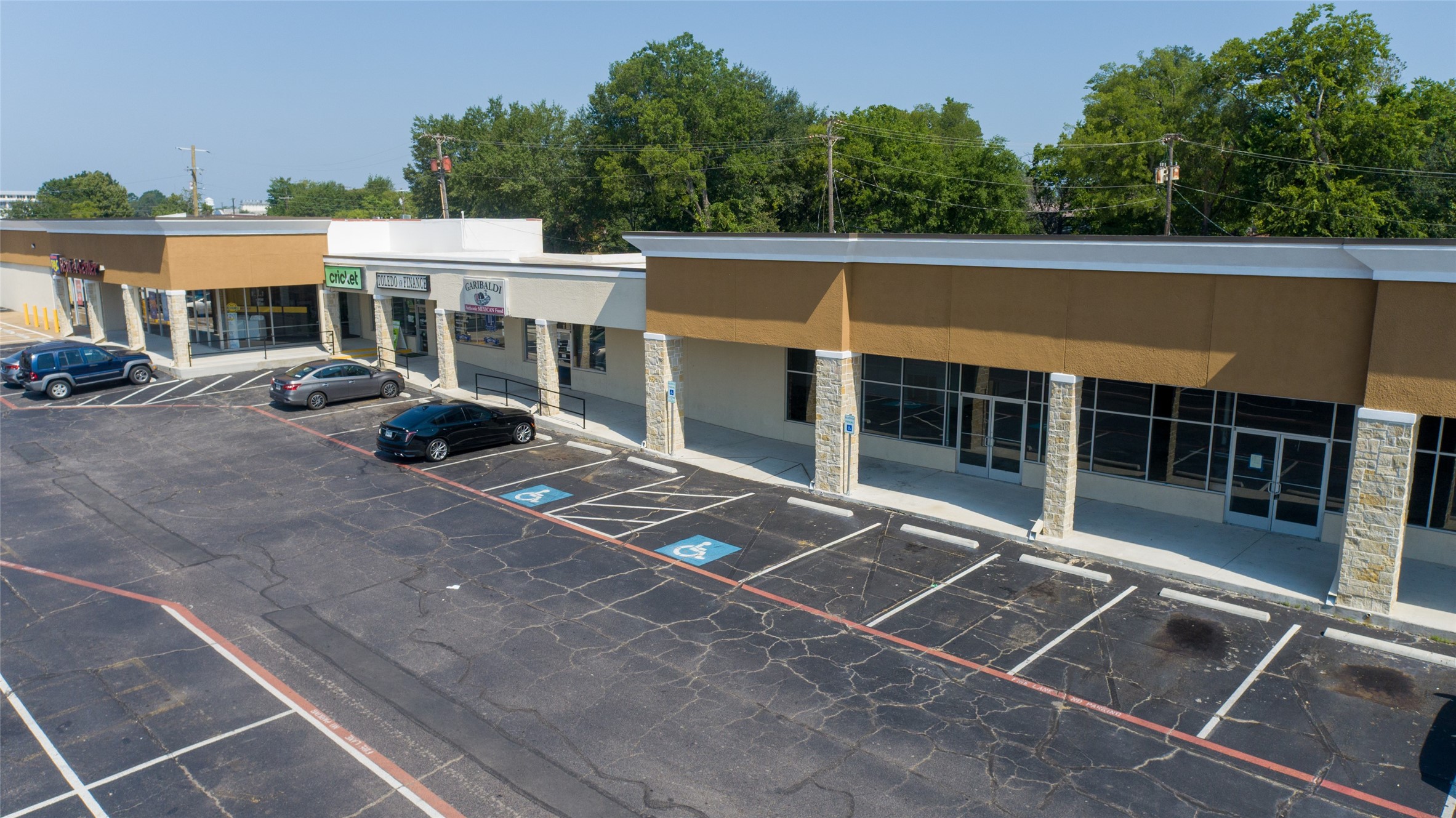 1455 Clarksville Paris TX 75460