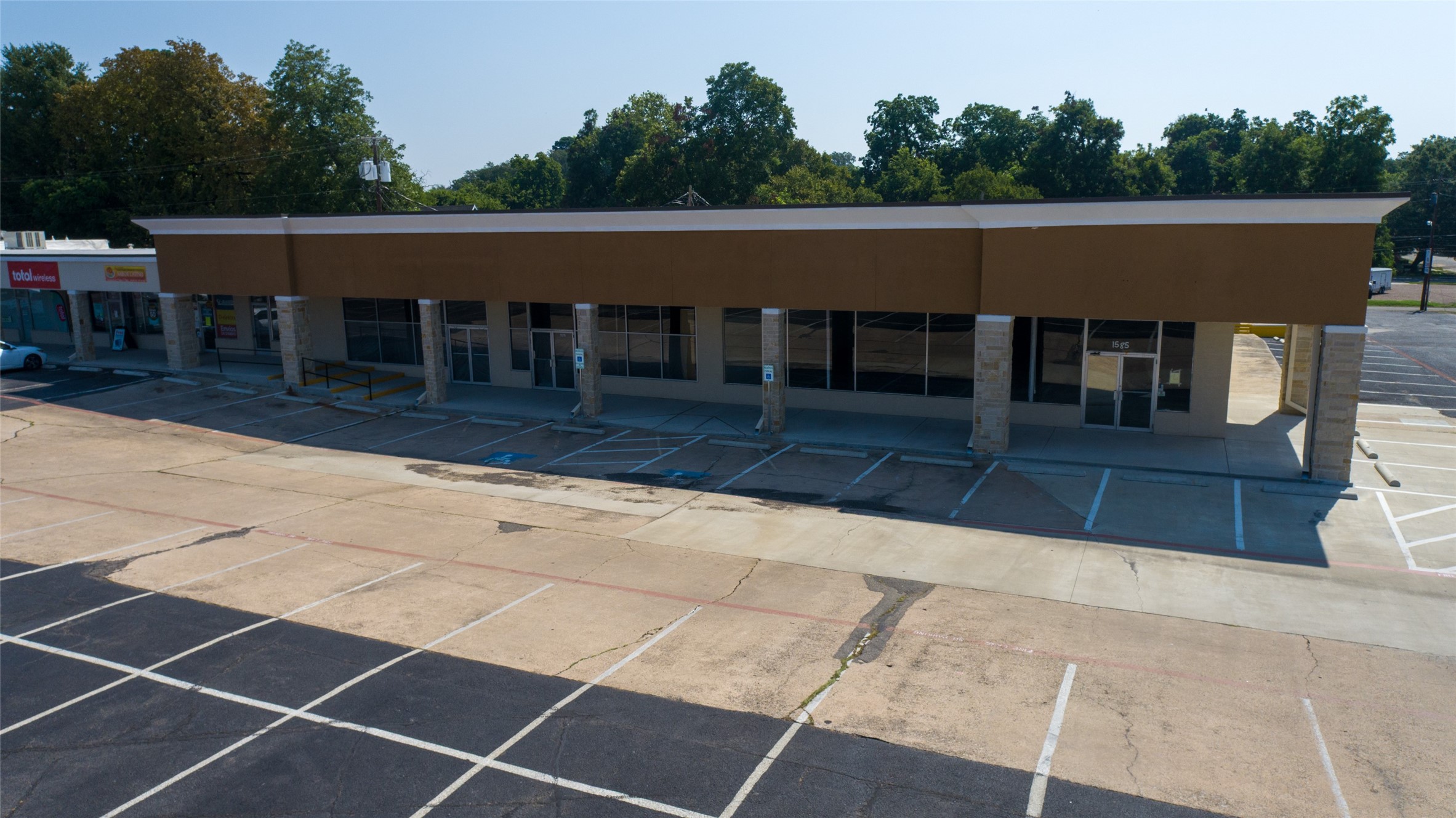 1455 Clarksville Paris TX 75460