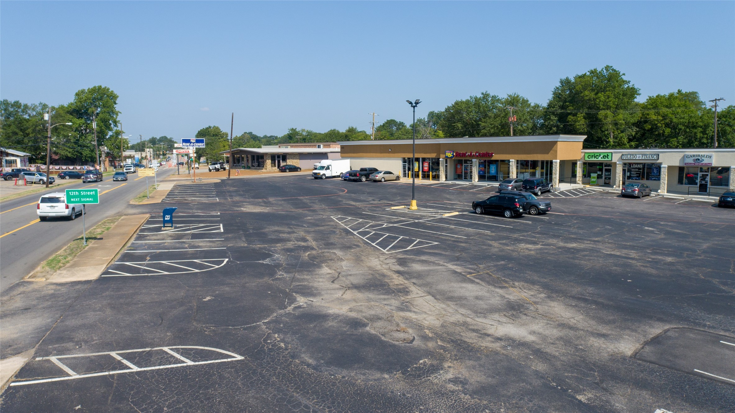 1455 Clarksville Paris TX 75460