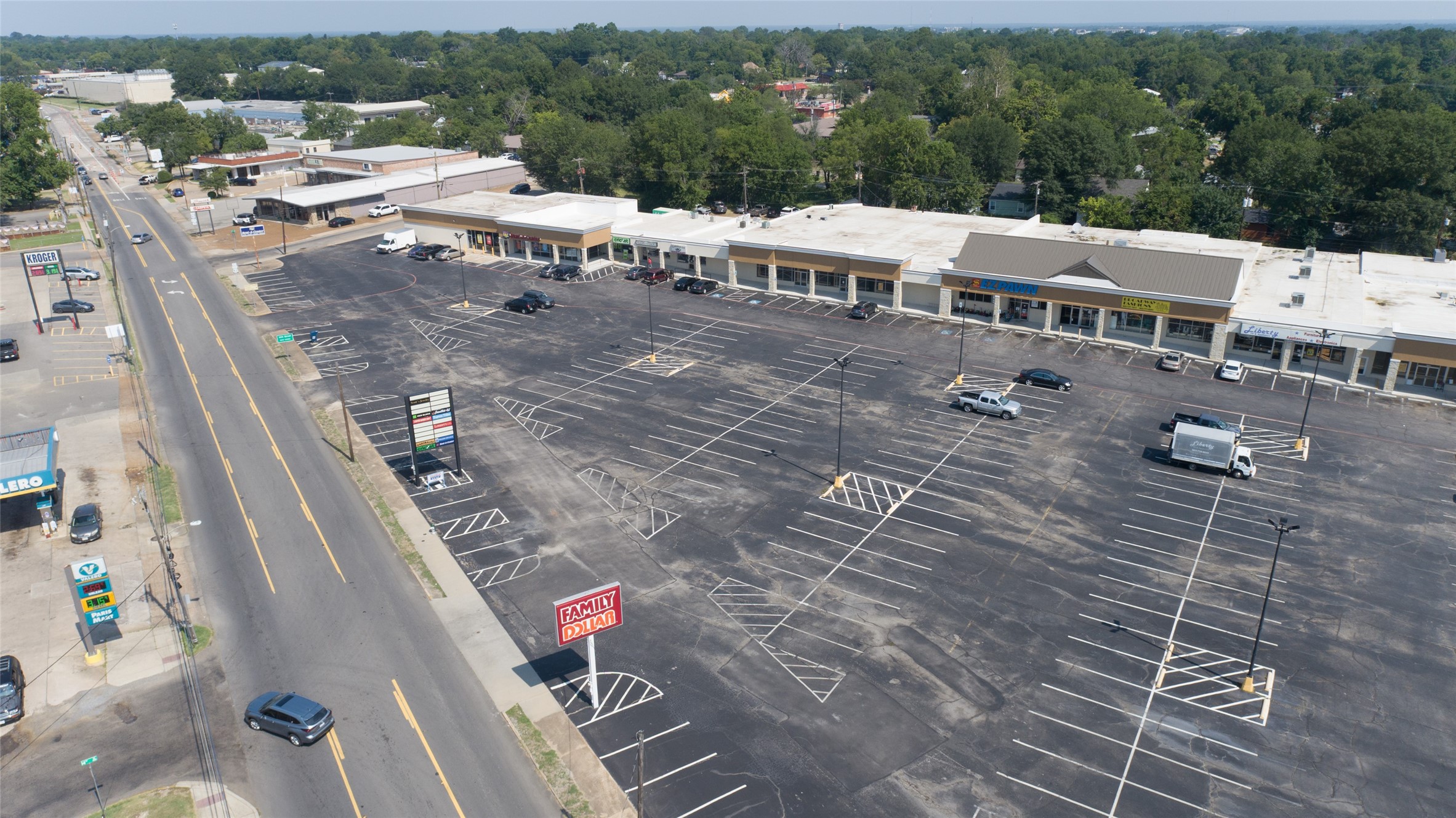 1455 Clarksville Paris TX 75460