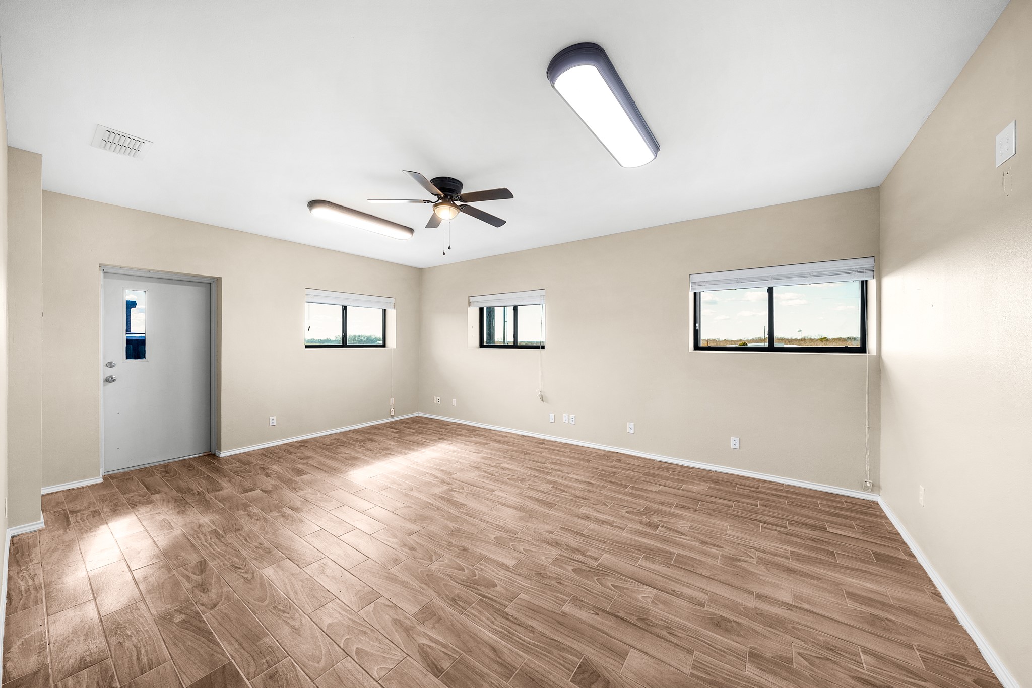11639 E Highway 175 Kemp TX 75143