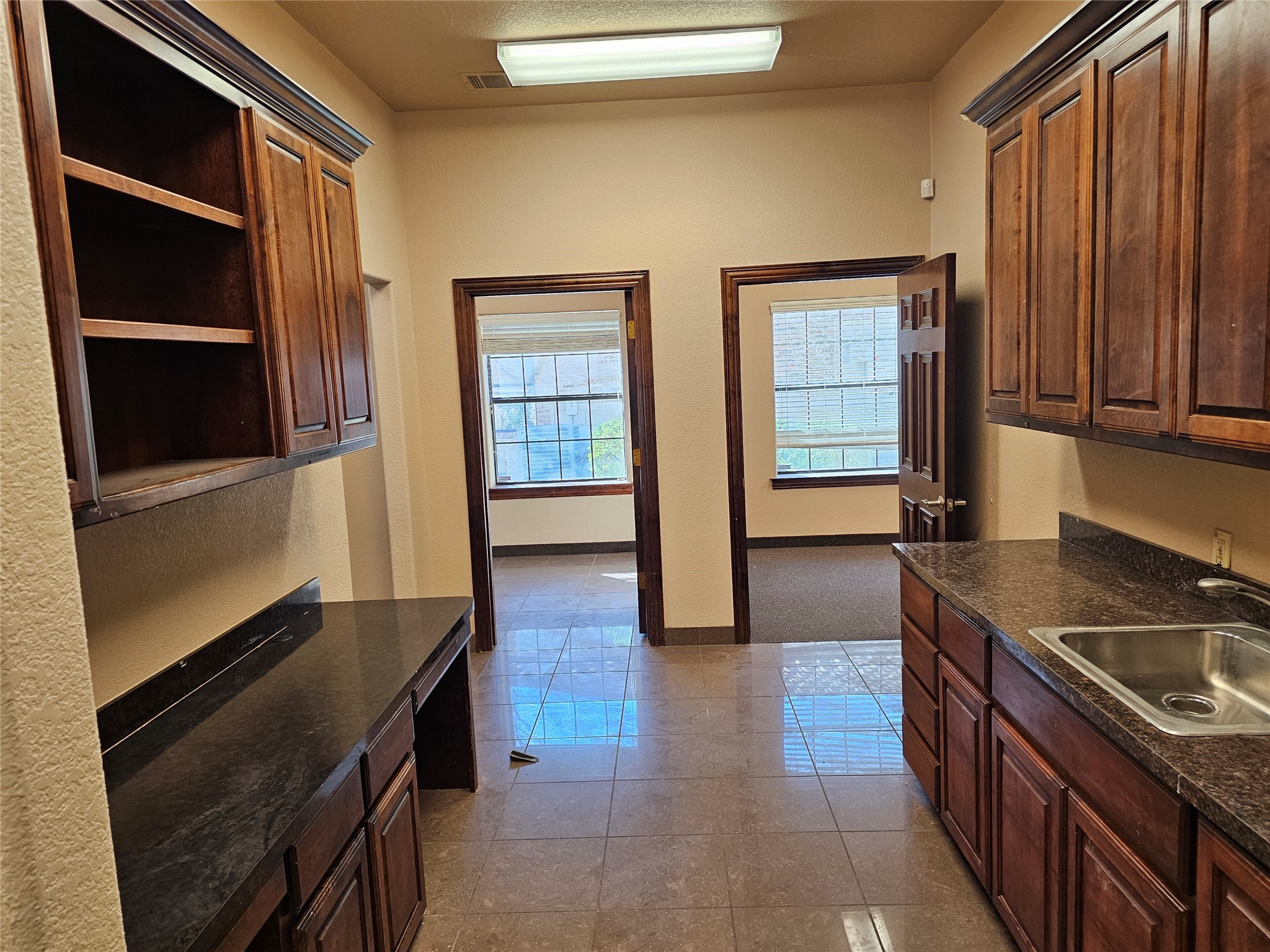 1111 Kinwest Parkway Irving TX 75063