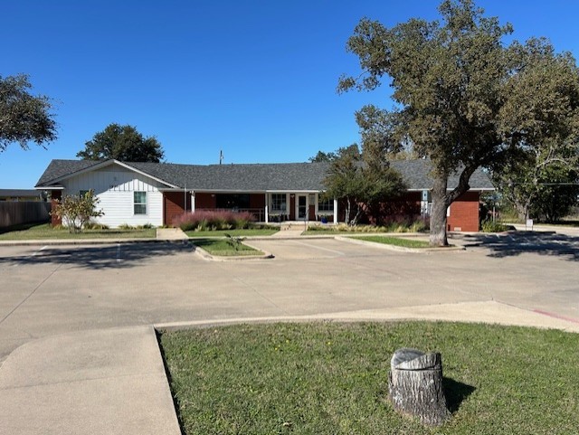 1910 W Henderson Street Cleburne TX 76033